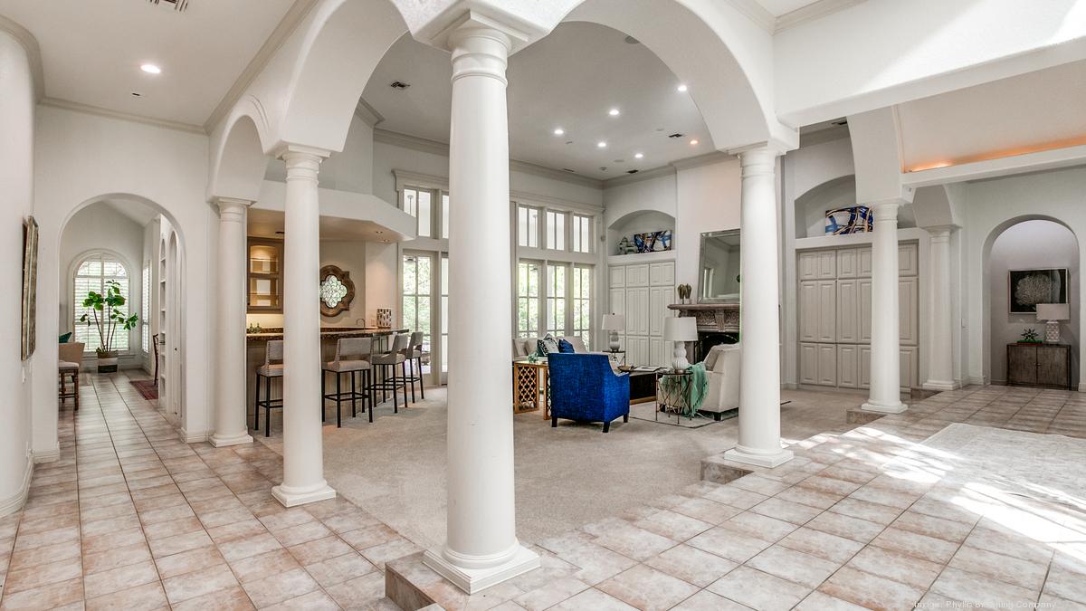 Antonio Garza Jr., former U.S. ambassador to Mexico signed a deal to