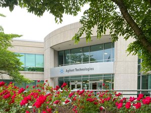 US Little Falls - DE - Agilent Exterior lobby shot with flowers 1