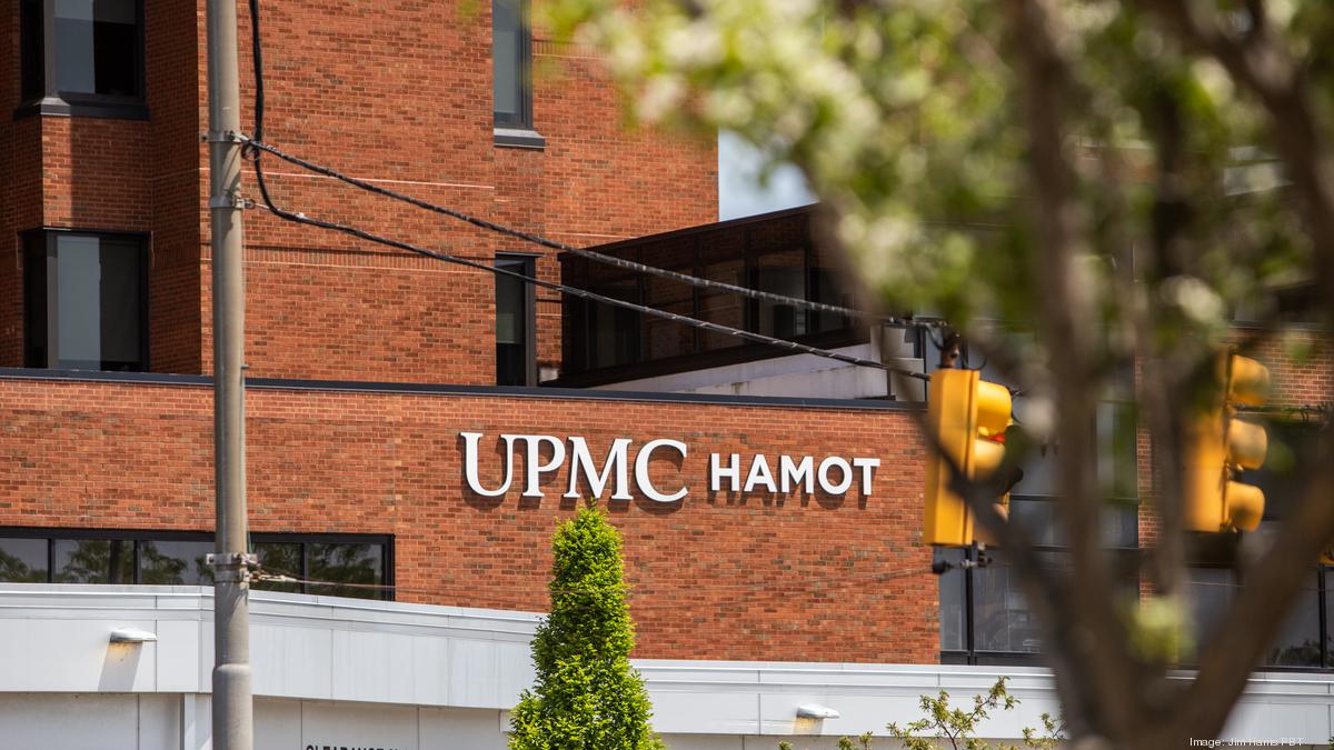 Salman Rushdie flown to UPMC Hamot following stabbing Pittsburgh