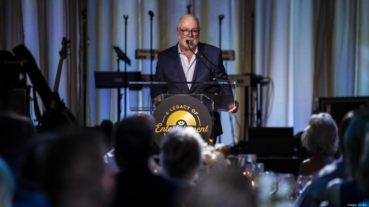 VIP crowd honors Bob Babisch for more than four decades at Summerfest ...