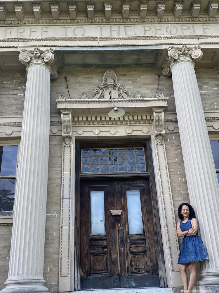walker-in-front-of-library*750xx3024-403