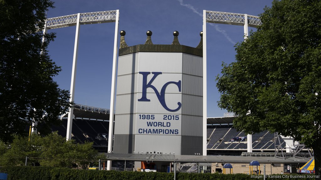 Manfred throws support behind new stadium for Royals
