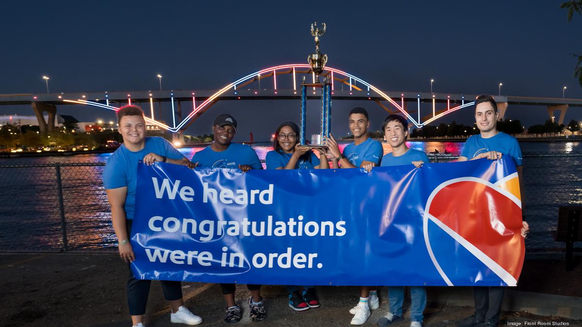 Northwestern Mutual intern team wins Hoan Bridge lighting challenge