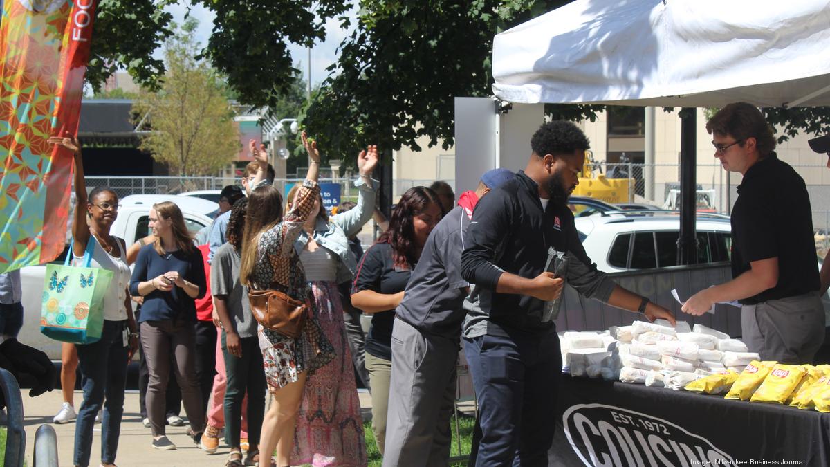 Hundreds gather to kick off Downtown Employee Appreciation Week: Slideshow  - Milwaukee Business Journal