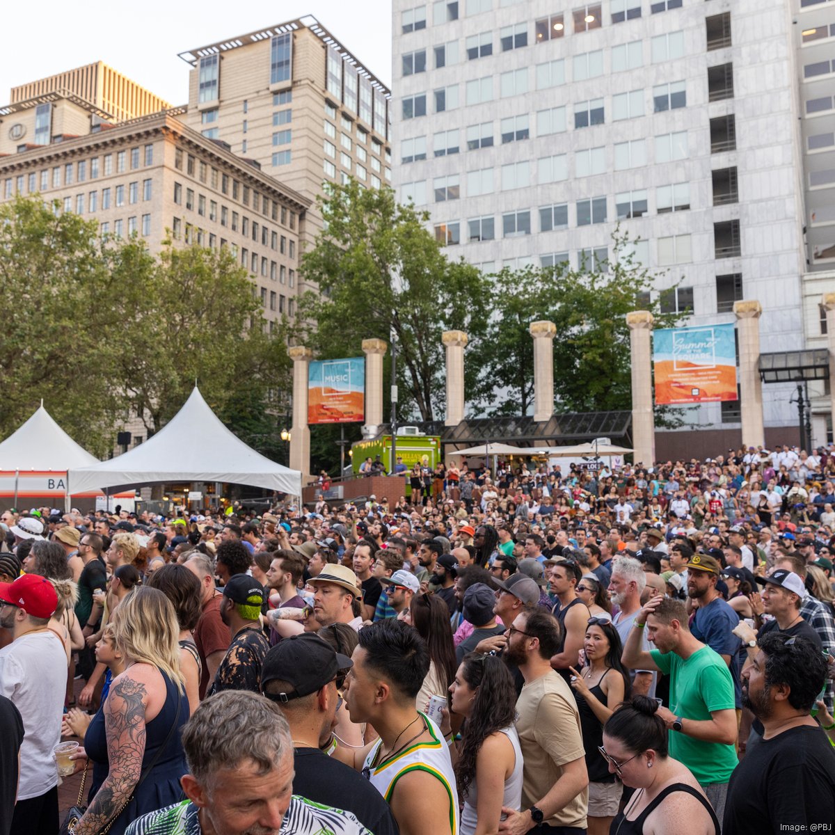 Sen. Ron Wyden and Jim Etzel continue efforts to bring the WNBA back to  Portland 