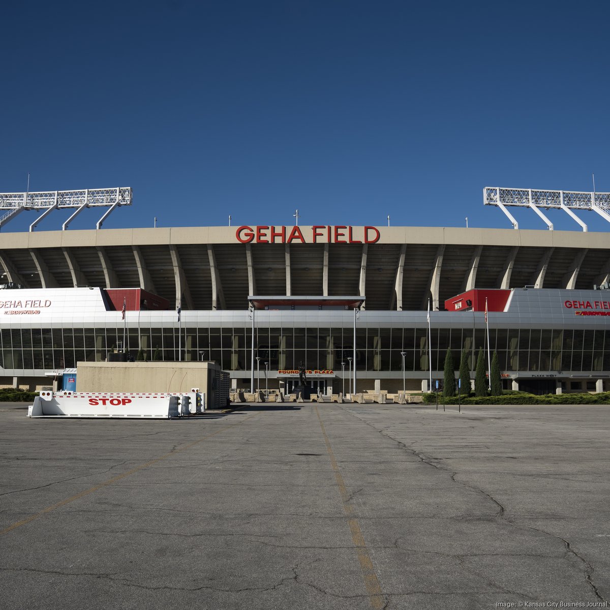GEHA Field at Arrowhead Stadium gives Chiefs fans a top 10 venue in NFL in  new ranking - Kansas City Business Journal