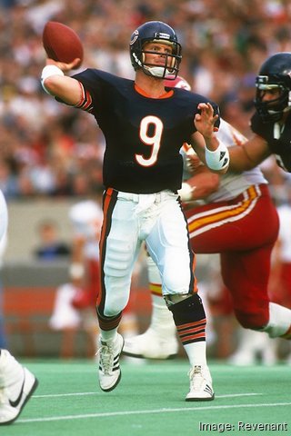 Former Chicago Bears quarterback Jim McMahon (9) and other members