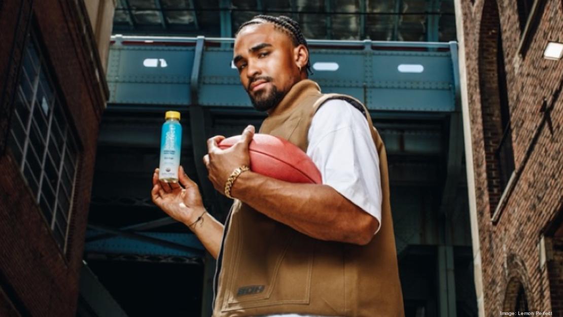 Barstool Philly on X: Jalen Hurts put Louis Vuitton bags at the lockers of  his entire offensive line (via @elladidge)  / X