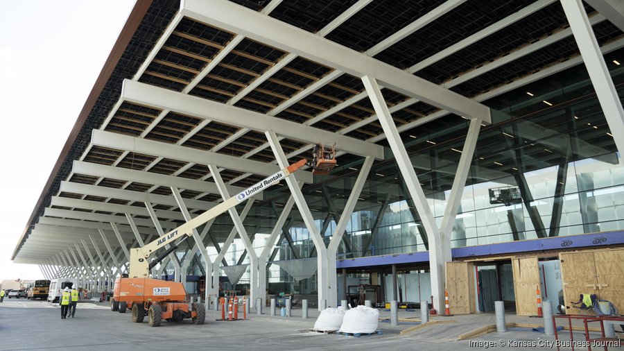 KCI welcomes the first flyers into a new airport terminal showing