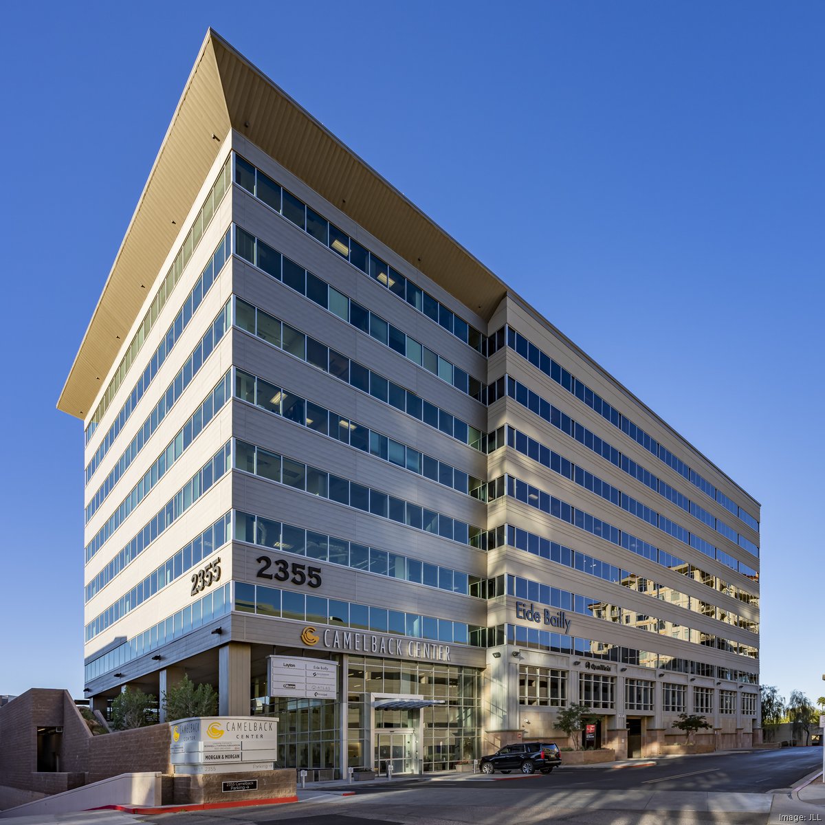Bridge Investment Group buys Camelback Center in Phoenix's
