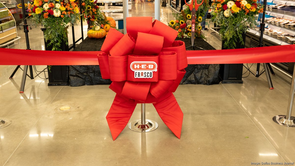 Plano's first H-E-B grocery store opens to a line of shoppers