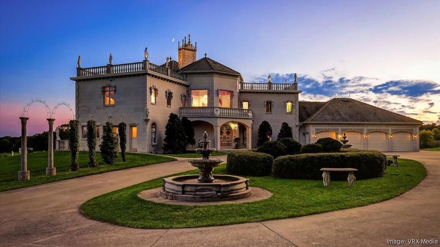 Auction deadline extended for Versaillesinspired Mukwonago estate