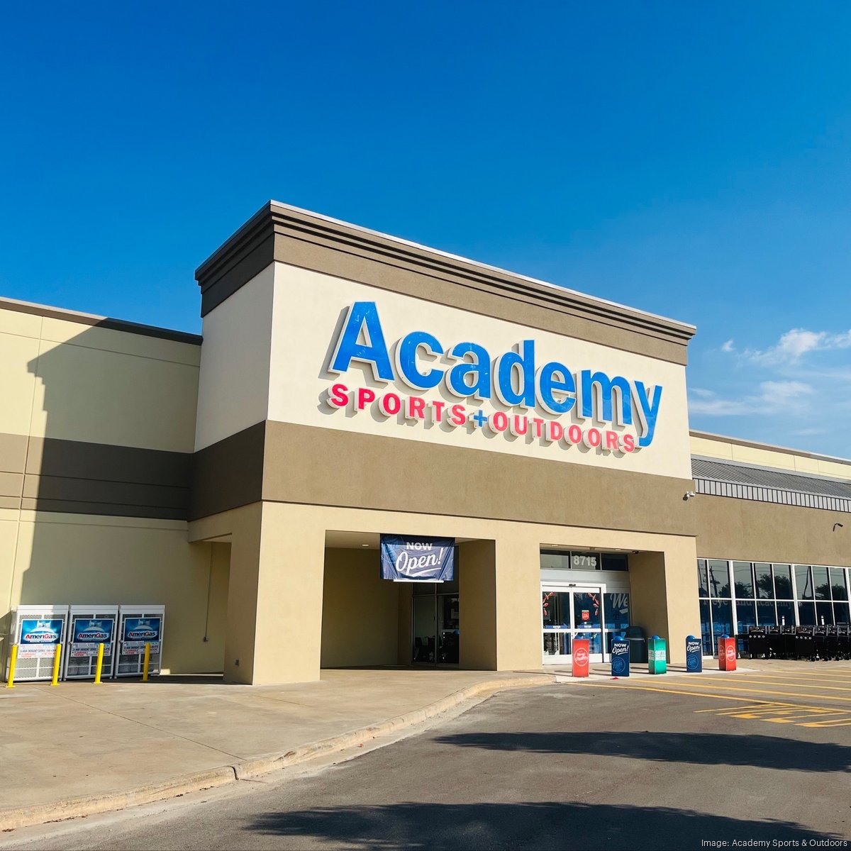 Academy Sports + Outdoors officially opening new location in Manhattan