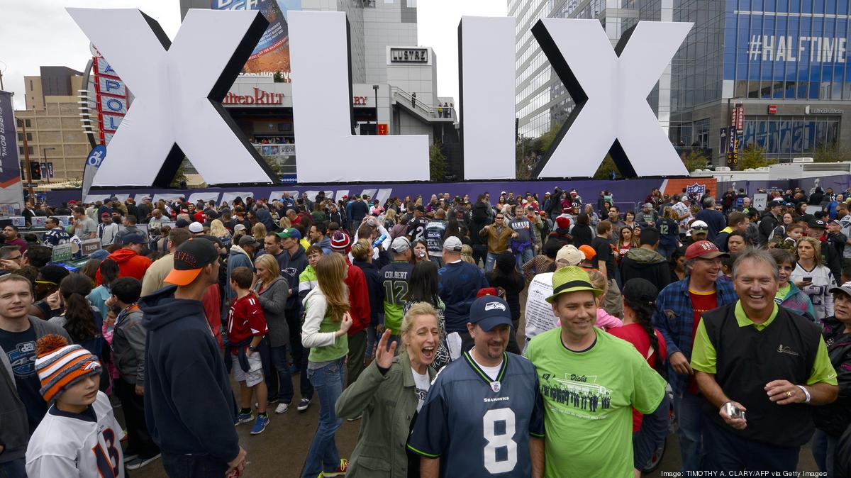 AZSuperBowl on X: Outside the @PhoenixConCtr waiting to enter the Super  Bowl Experience? The Monroe entrance on 3rd Street has less traffic! See  you inside.  / X