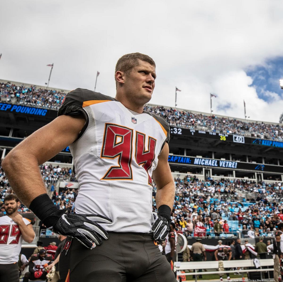 Tampa Bay Buccaneers should extend Carl Nassib before start of season