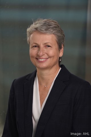 bettina-mehnert-2022sm*320xx1199-1798-1-0.jpg
