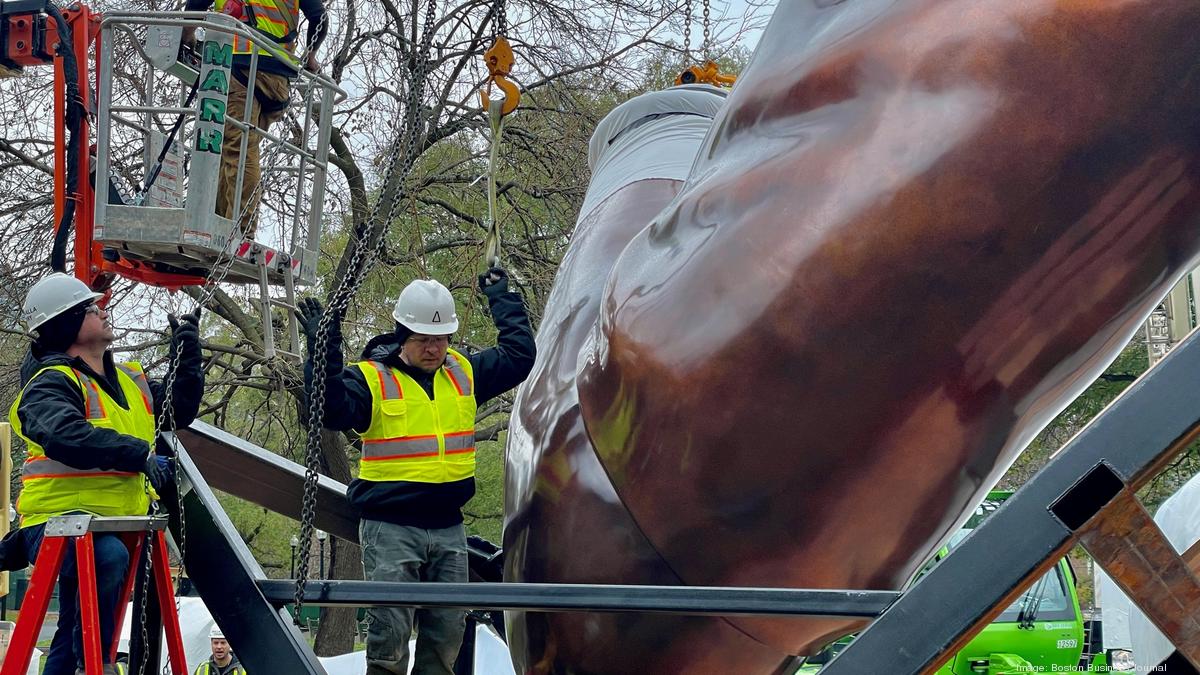 Installation of MLK memorial ‘The Embrace’ underway in Boston Common ...