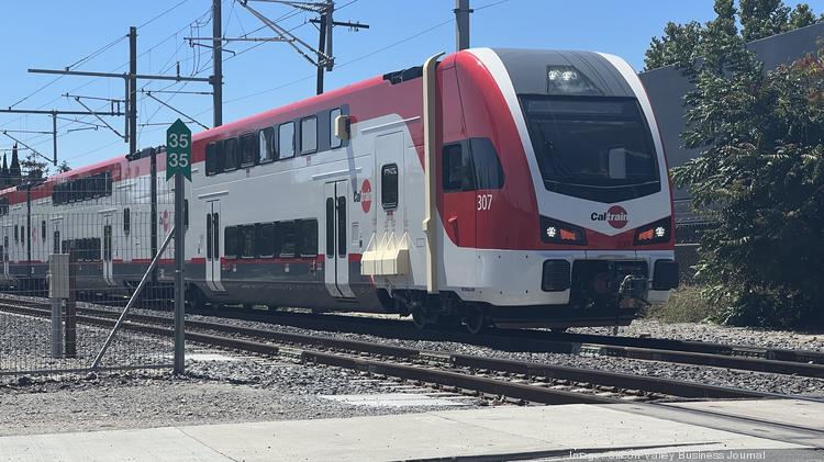 does caltrain allow dogs