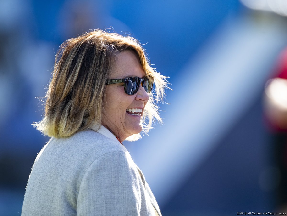 Tennessee Titans - Amy Adams Strunk supporting the troops! #SaluteToService