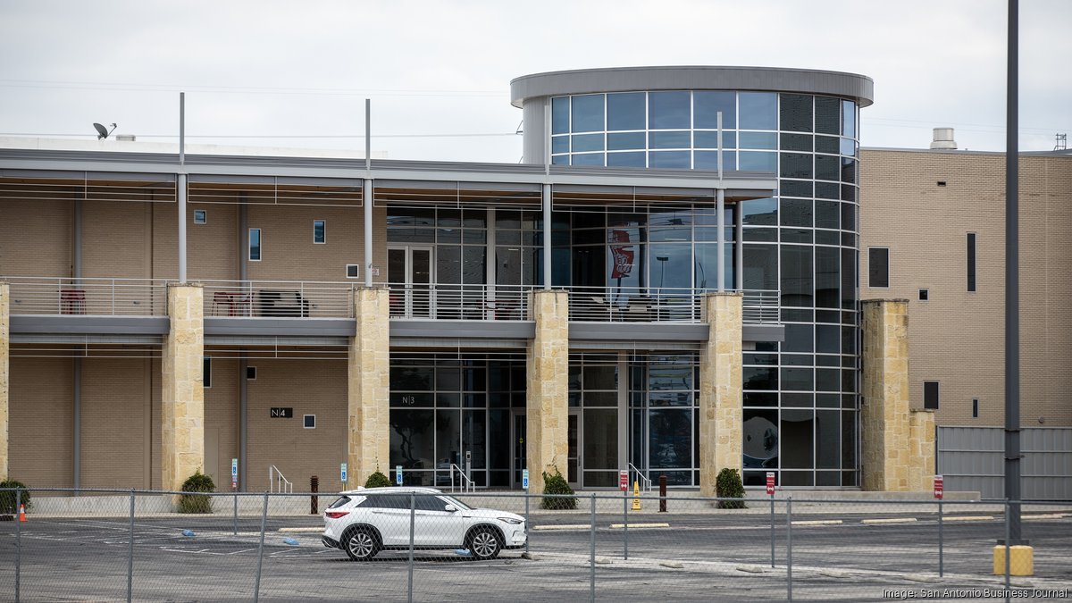 ひろけい　TEXAS　5521 Former Rackspace HQ seeks tenants as industrial hub conversion