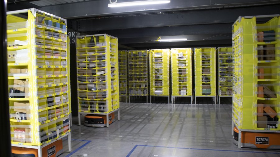Going inside Amazon's JAX2 distribution center days before Christmas ...