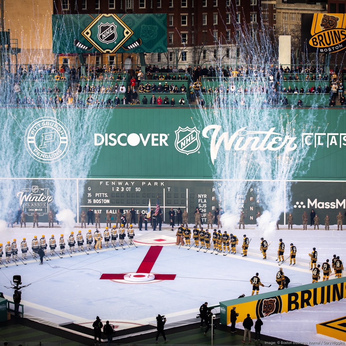 Photos: Bruins Fans Delight in Unbelievable Winter Classic at Fenway Park –  NBC Boston