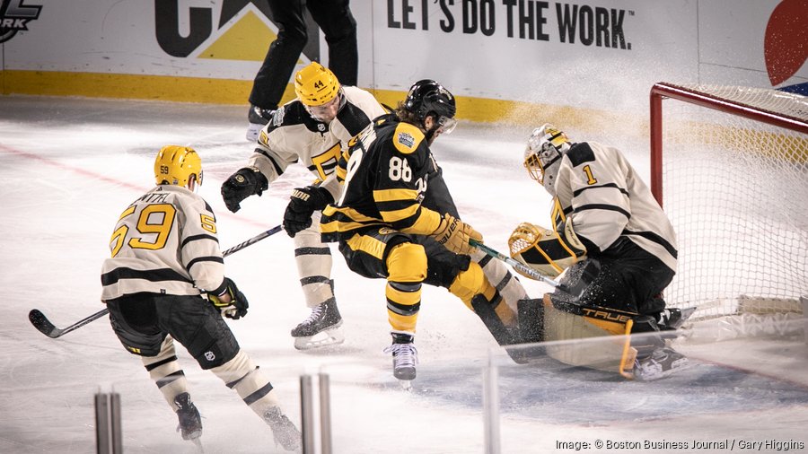 Photo gallery: Penguins, Bruins take the ice for Winter Classic at