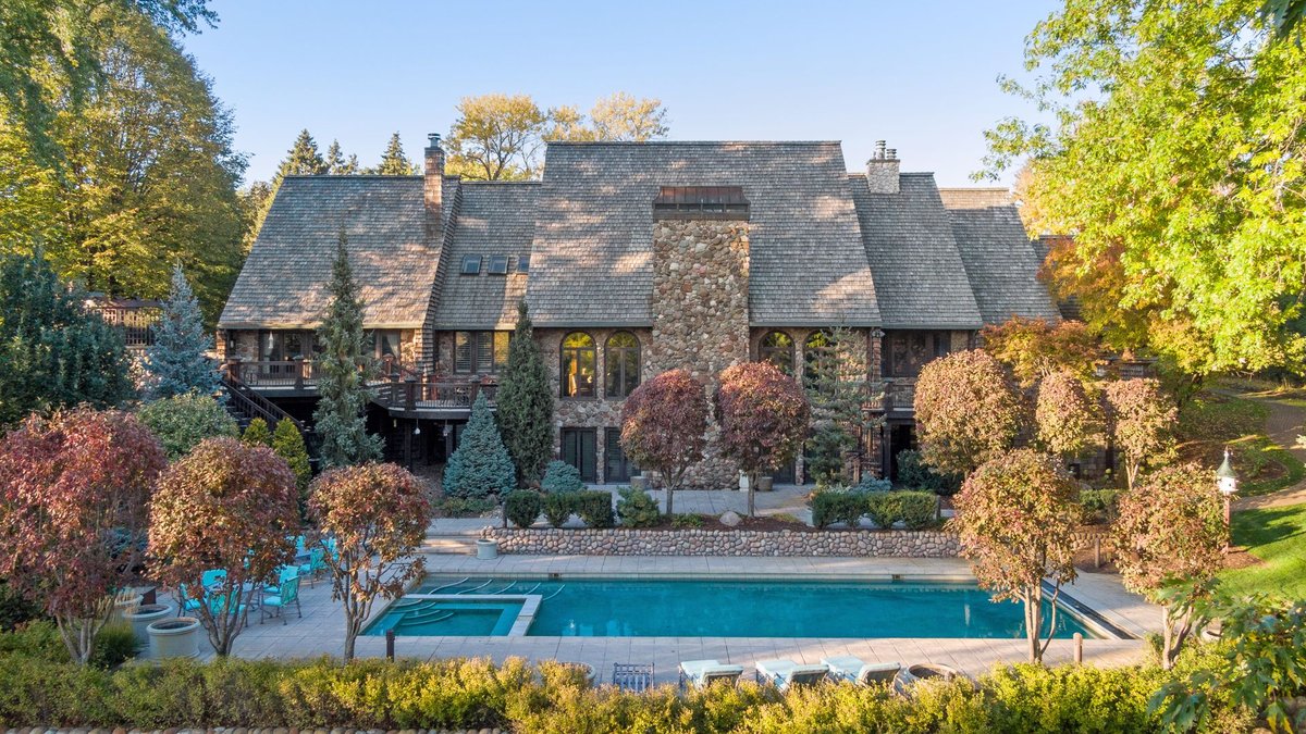 Sunfish Lake estate lists for 2.35M Minneapolis / St. Paul Business