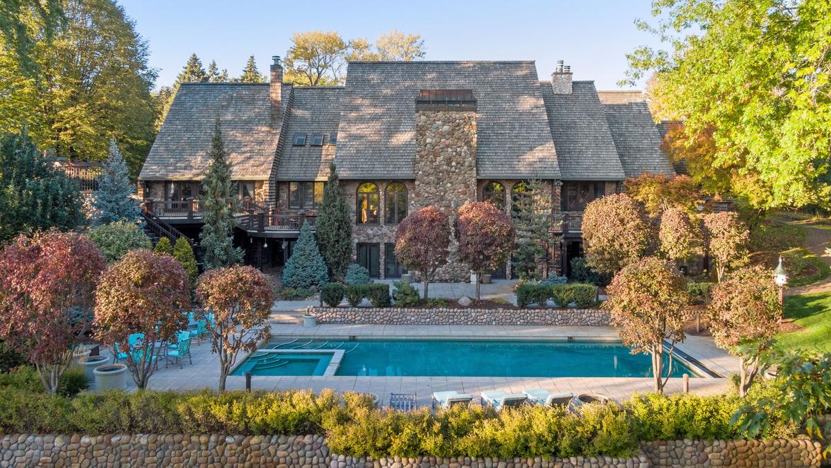 Sunfish Lake estate lists for 2.35M Minneapolis / St. Paul Business