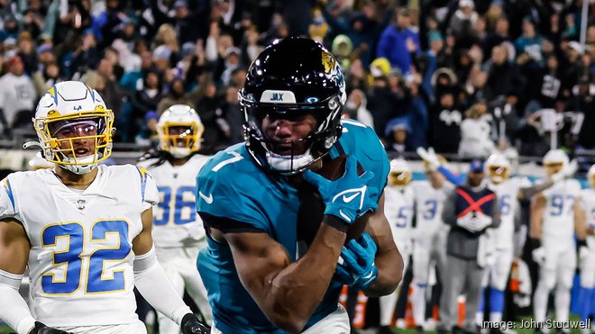 Lawrence rallies Jaguars from 27 down to beat Chargers 31-30 - Seattle  Sports