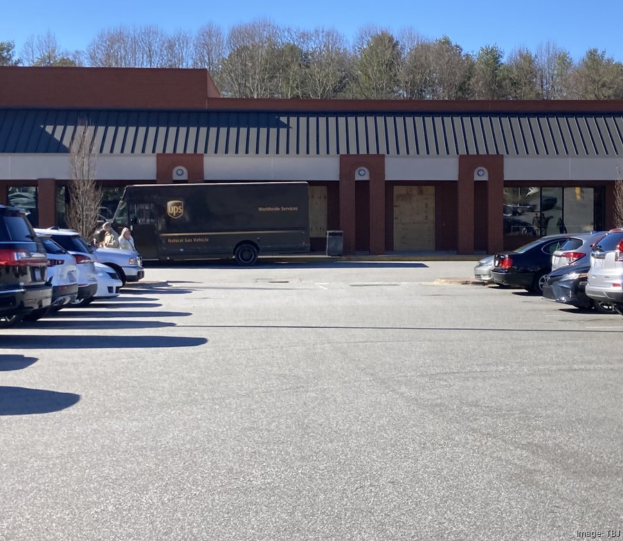 Golden Ticket Cinemas, Lowe's Outlet, Habit Burger new tenants at