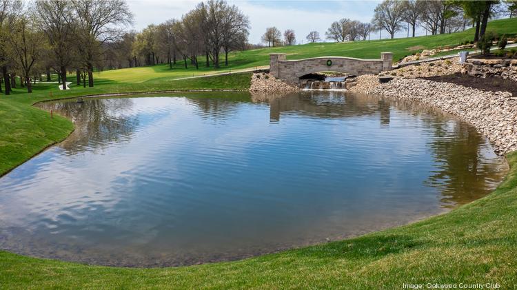 Oakwood Country Club's 18th hole received perhaps the greatest transformation, including excavating and exposing a shelf of limestone, adding a pond and a waterfall, and building an arched limestone bridge.