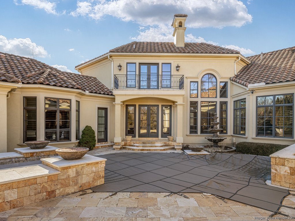 Cardinals star Albert Pujols lists Leawood home for $2.3M