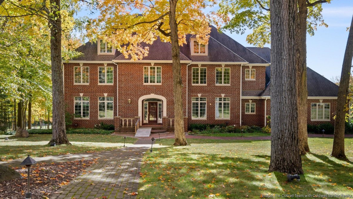 Mequon home with pool, private golf course listed for 3.4M Open House Milwaukee Business Journal