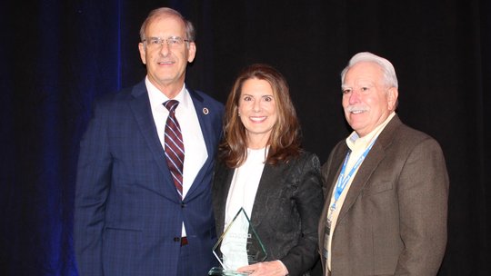 STLCC alumna and Bank of America president receives Distinguished Alumni Award submitted