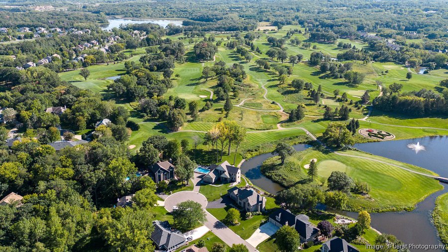 Lakeville home at Brackett's Crossing Country Club lists at $1.7M ...