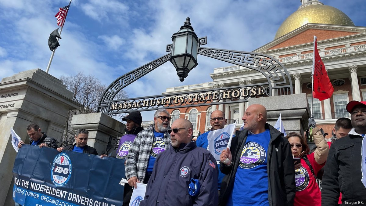 Ride-hailing drivers rally in support of bill allowing them to unionize