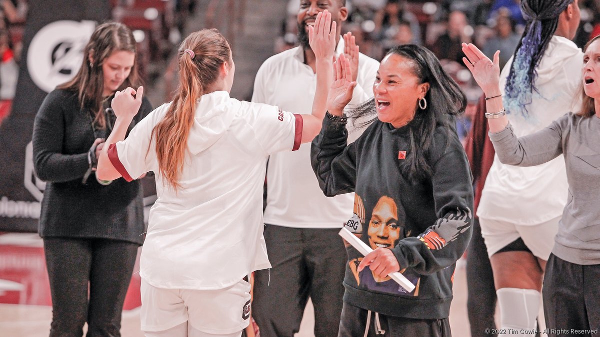 Dawn Staley rocks Randall Cunningham throwback for Super Bowl