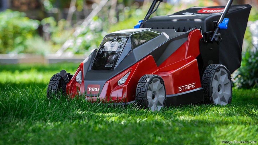 Toro offers striped lawns with new battery-powered, 60V Max 21