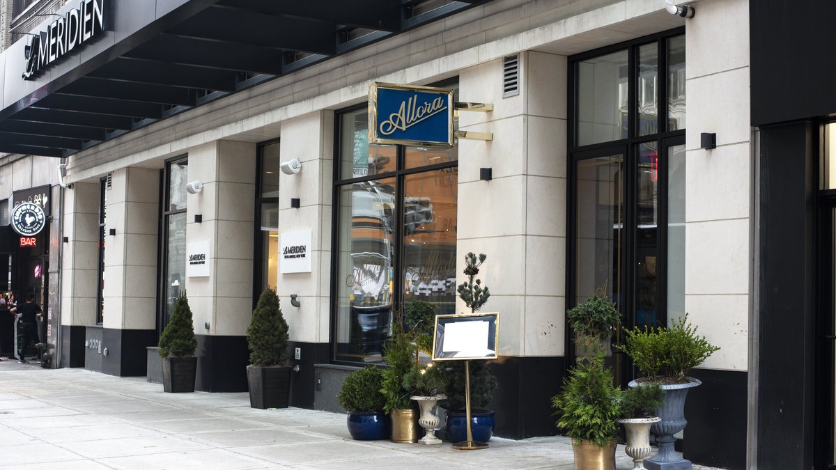 Allora Ristorante, an upscale Italian restaurant, opens at Manhattan