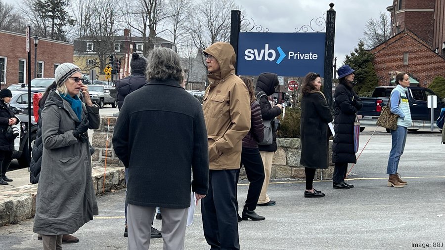 In Wellesley, Silicon Valley Bank customers wait in the rain to get ...