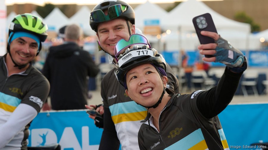 Corporate Philanthropy Awards 2023 Edward Jones provides employees