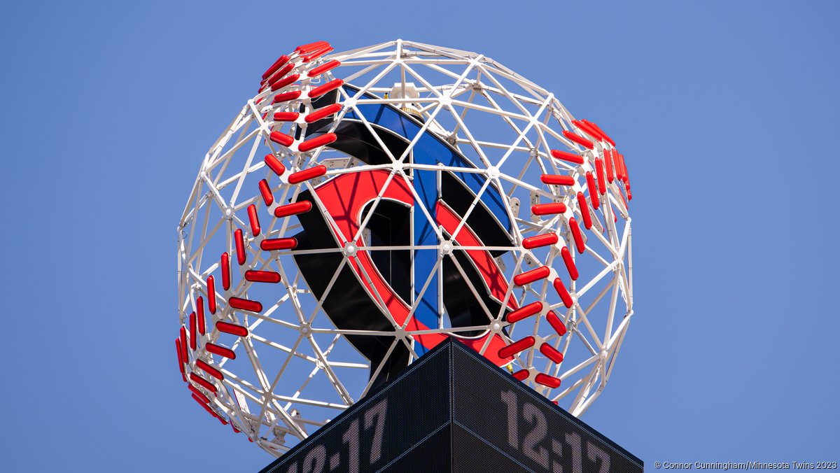 Target Field Staff Places Paper Bags over Minnie and Paul's Heads -  Intentional Balk - Twins Daily