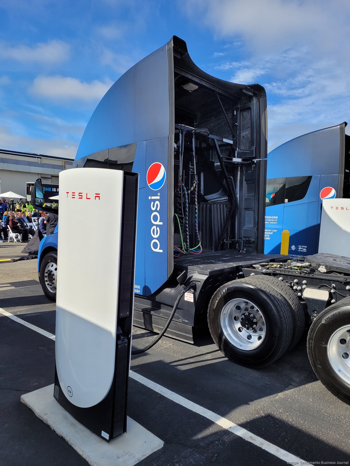 PepsiCo in Sacramento deploys first fleet of Tesla semitrucks ...