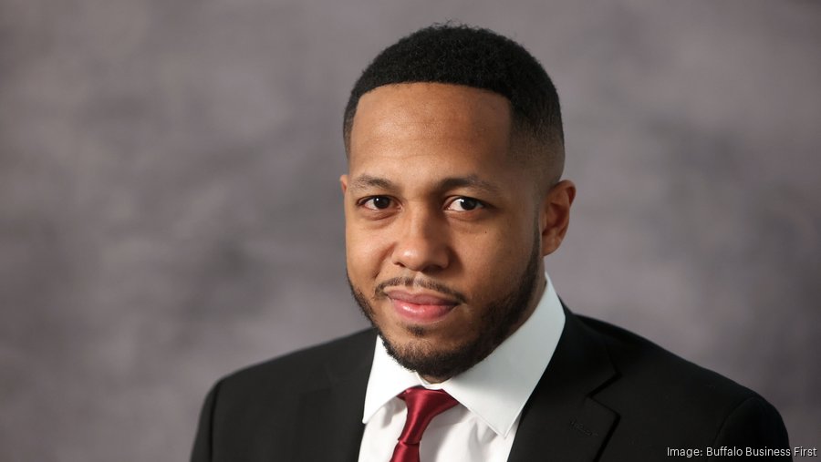 Isaac De Los Santos of M&T Bank named a Buffalo Business First 30 Under