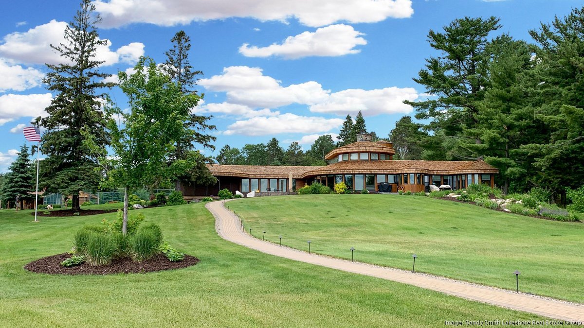 Dream Cabin Whitefish lake house listing for 3.65 million