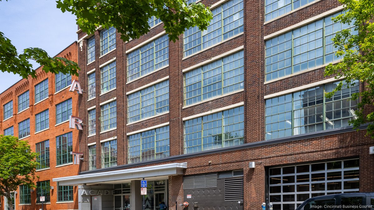 Art Academy of Cincinnati designers showcase fashions for HRC