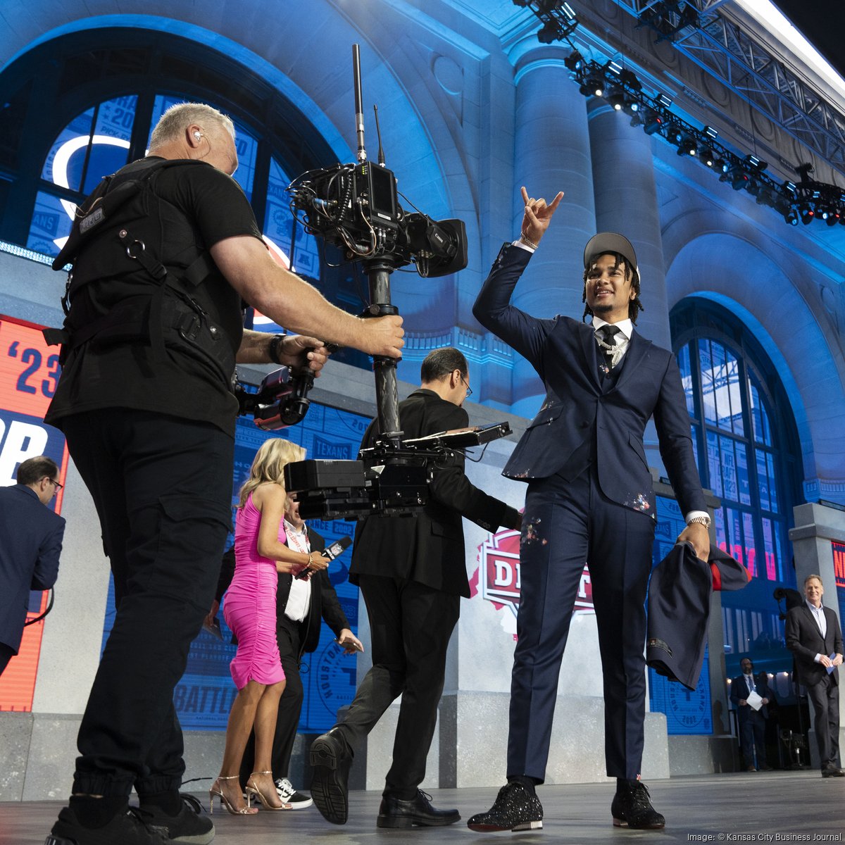 PHOTOS: NFL Draft kicks off in Kansas City with first round picks, red  carpet - Triad Business Journal