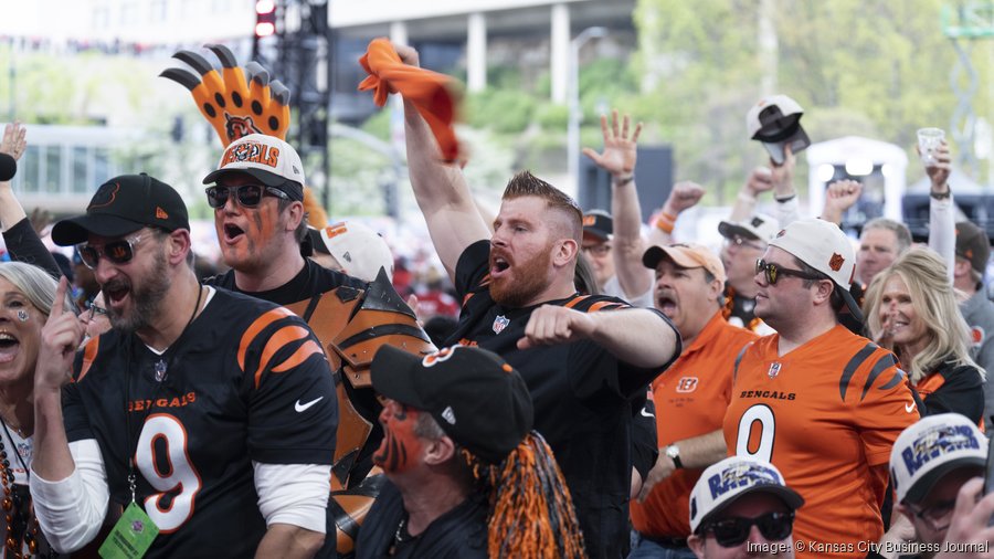 Fans pack NFL Draft Experience in Kansas City 