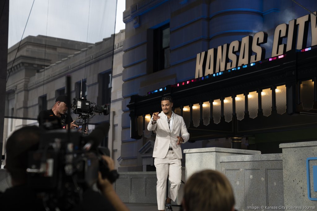 PHOTOS: NFL Draft kicks off in Kansas City with first round picks, red  carpet - Triad Business Journal